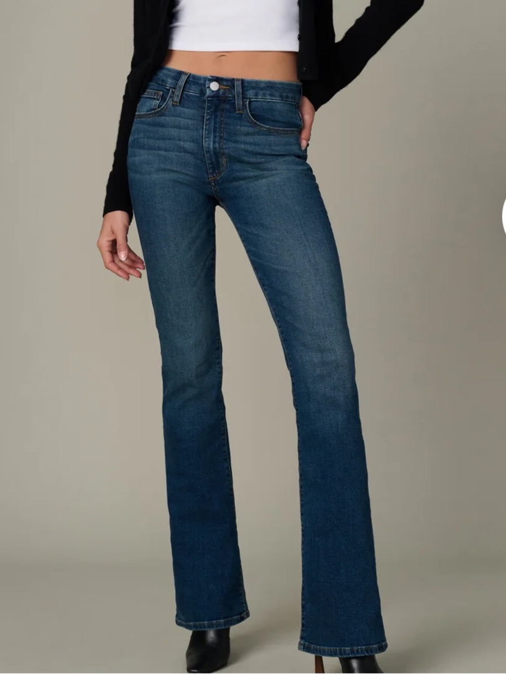 Joe's The Provocateur Mid-Rise Petite Bootcut in Stephaney. Size 27